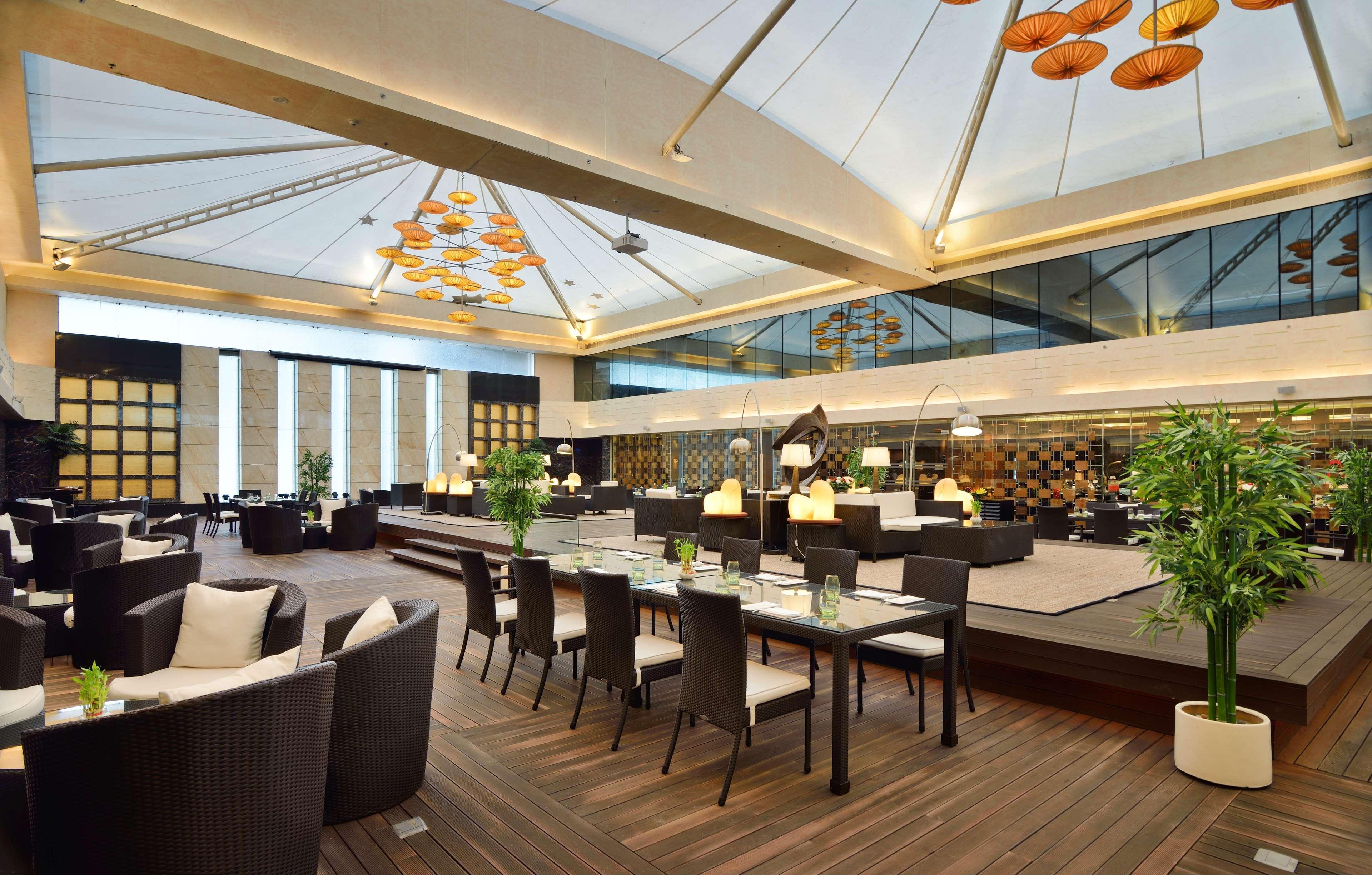 Radisson Blu Kaushambi Delhi NCR Ghaziabad Exterior foto