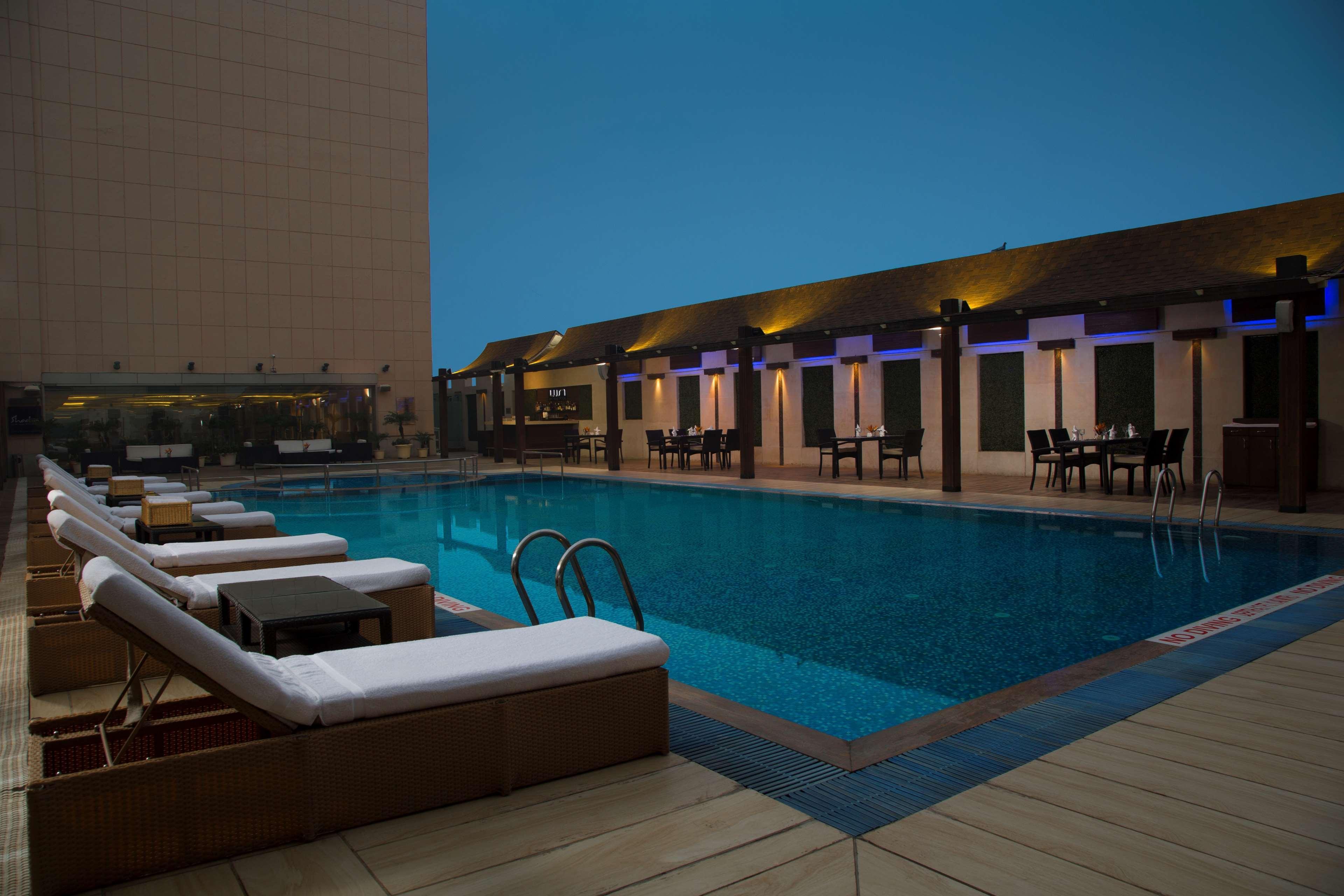 Radisson Blu Kaushambi Delhi NCR Ghaziabad Exterior foto