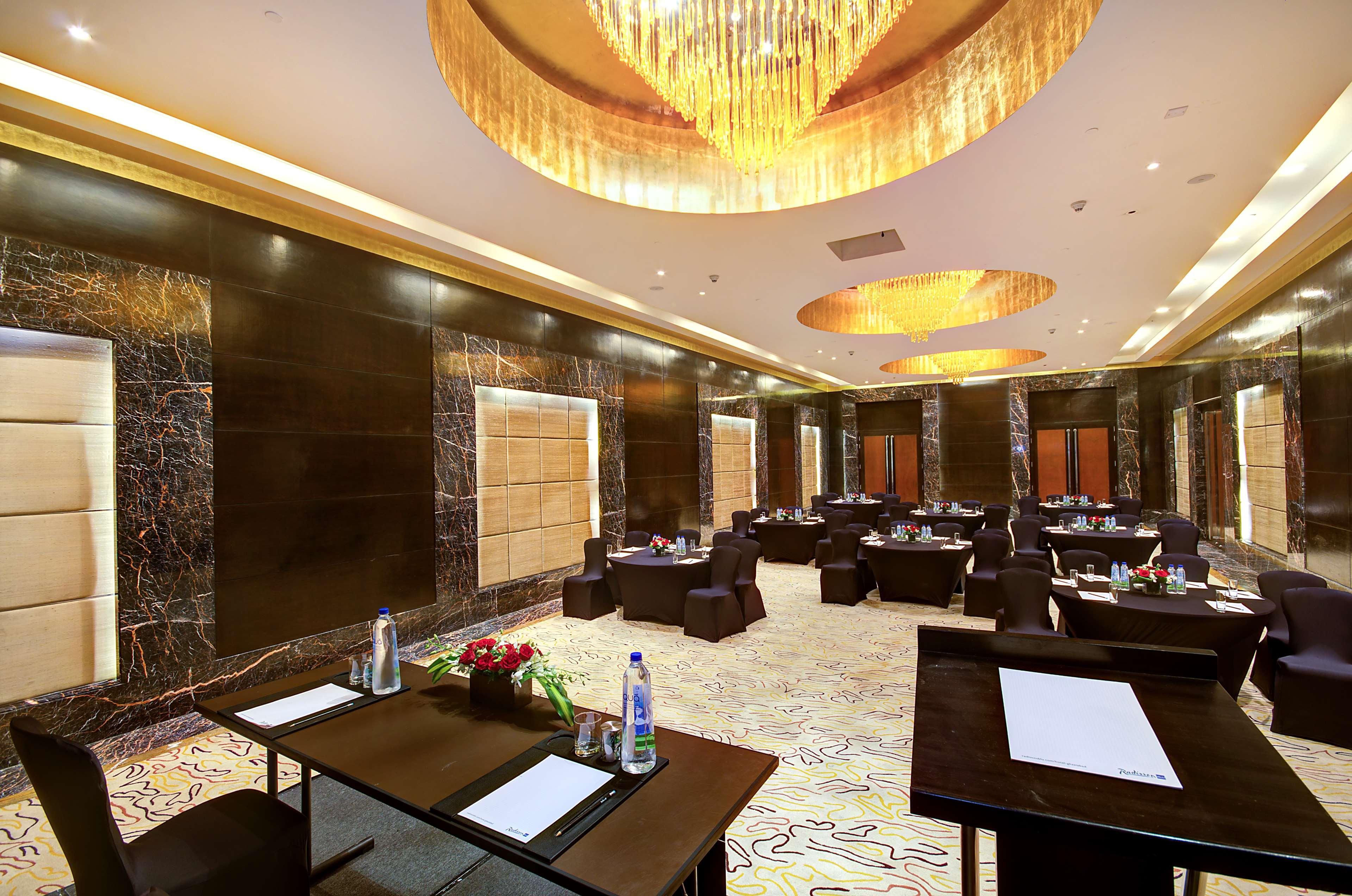 Radisson Blu Kaushambi Delhi NCR Ghaziabad Exterior foto