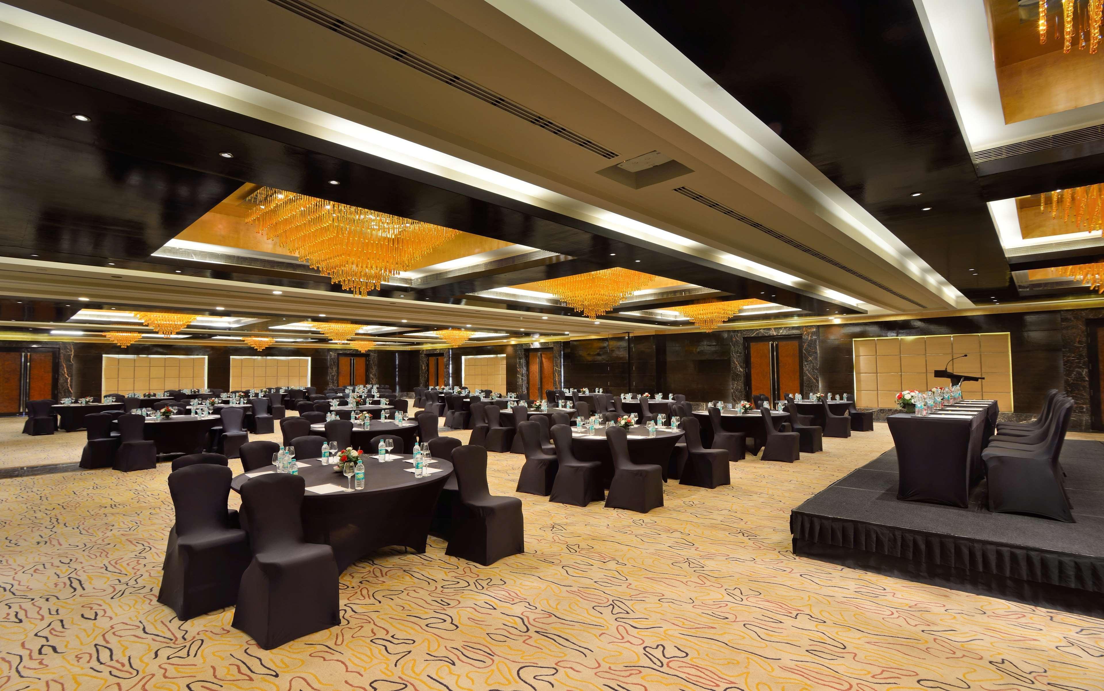 Radisson Blu Kaushambi Delhi NCR Ghaziabad Exterior foto