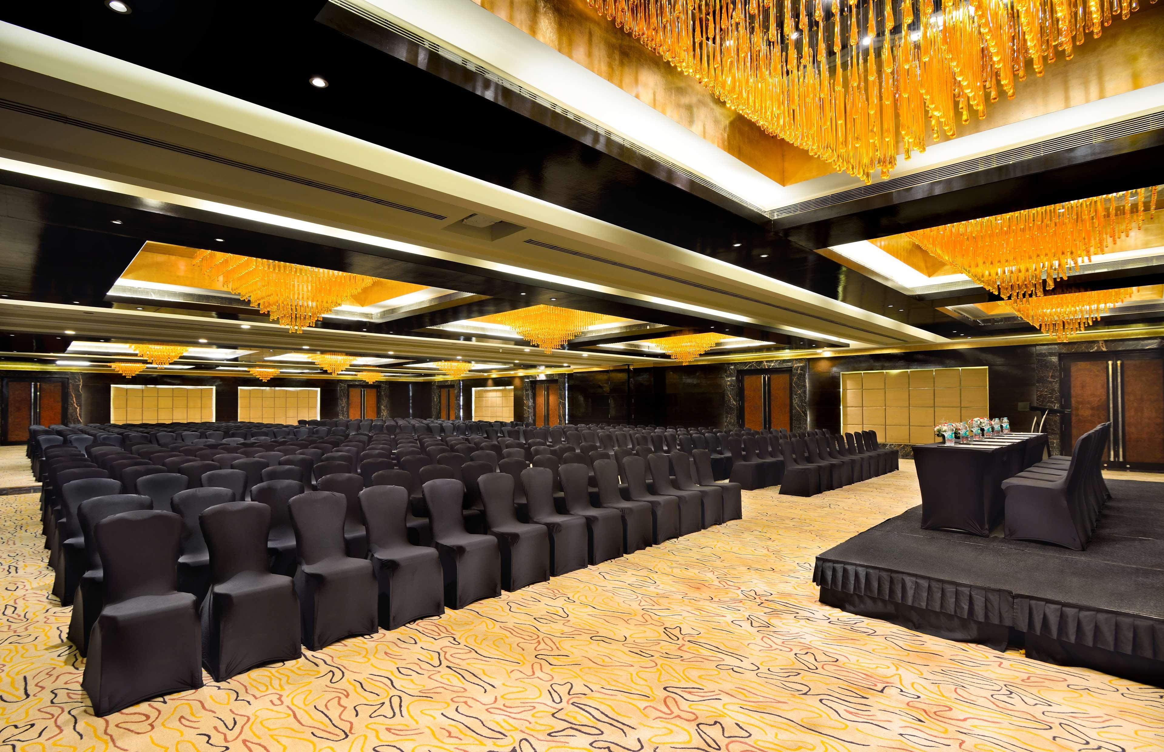Radisson Blu Kaushambi Delhi NCR Ghaziabad Exterior foto