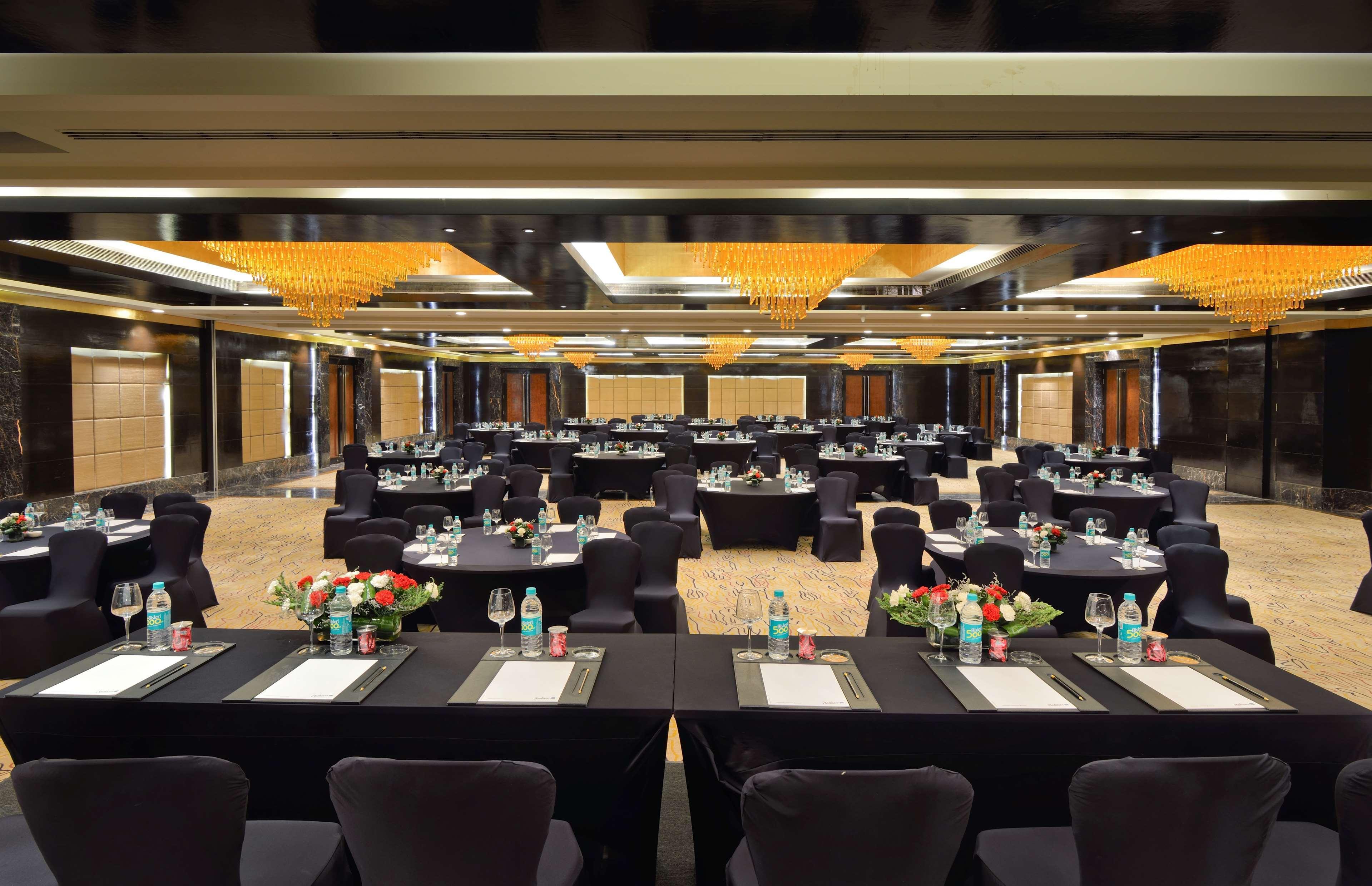Radisson Blu Kaushambi Delhi NCR Ghaziabad Exterior foto