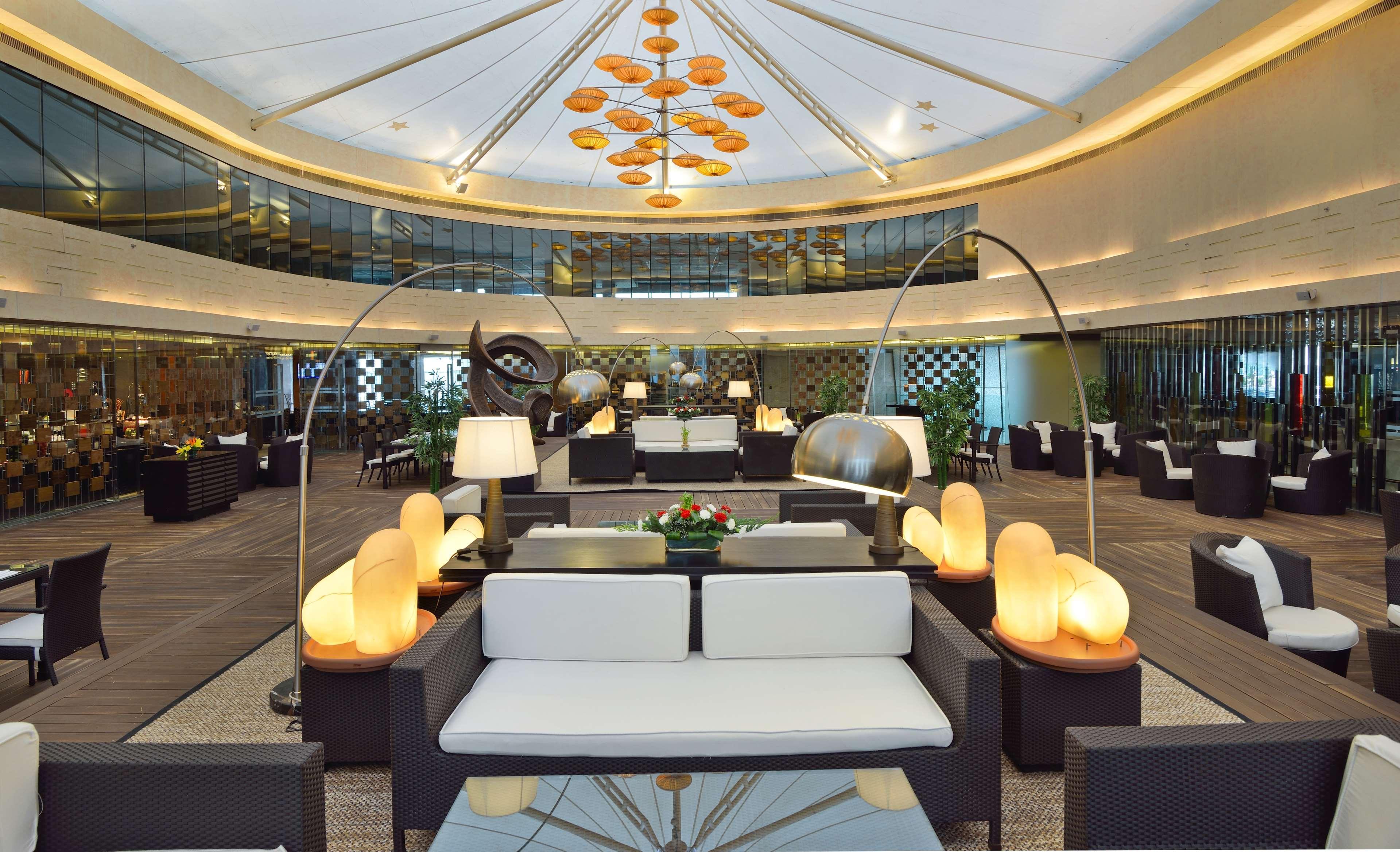 Radisson Blu Kaushambi Delhi NCR Ghaziabad Exterior foto