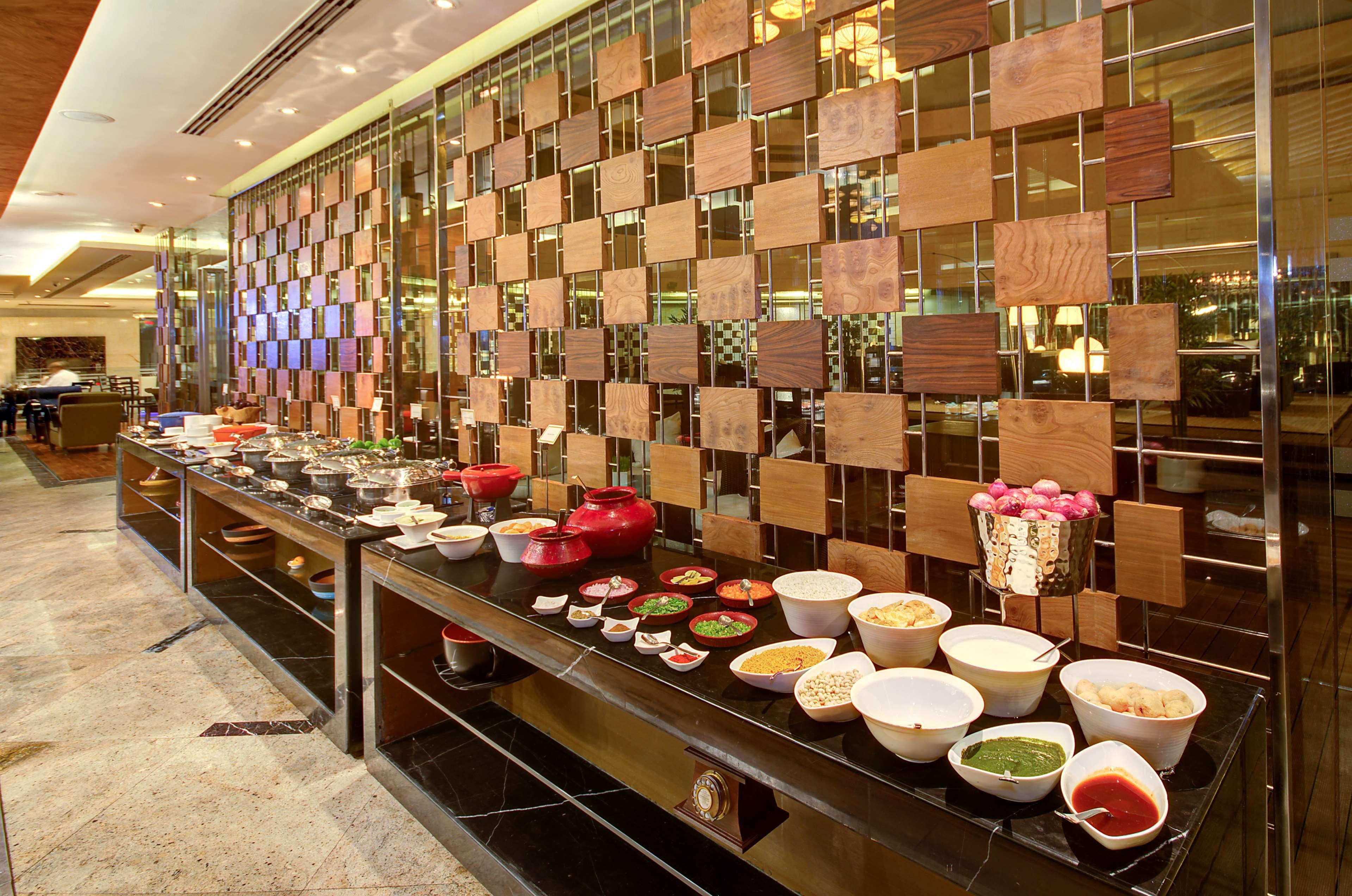 Radisson Blu Kaushambi Delhi NCR Ghaziabad Exterior foto