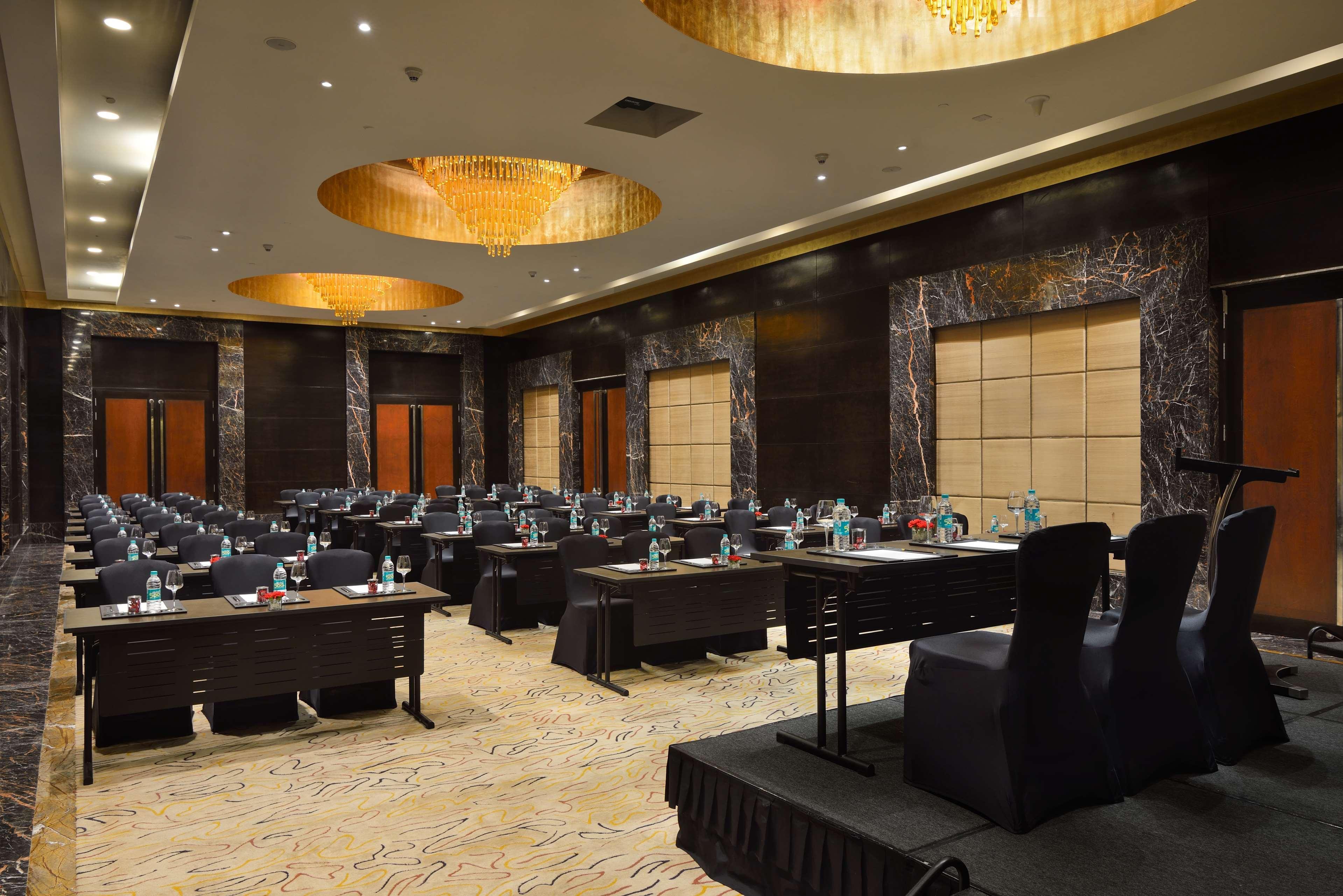 Radisson Blu Kaushambi Delhi NCR Ghaziabad Exterior foto