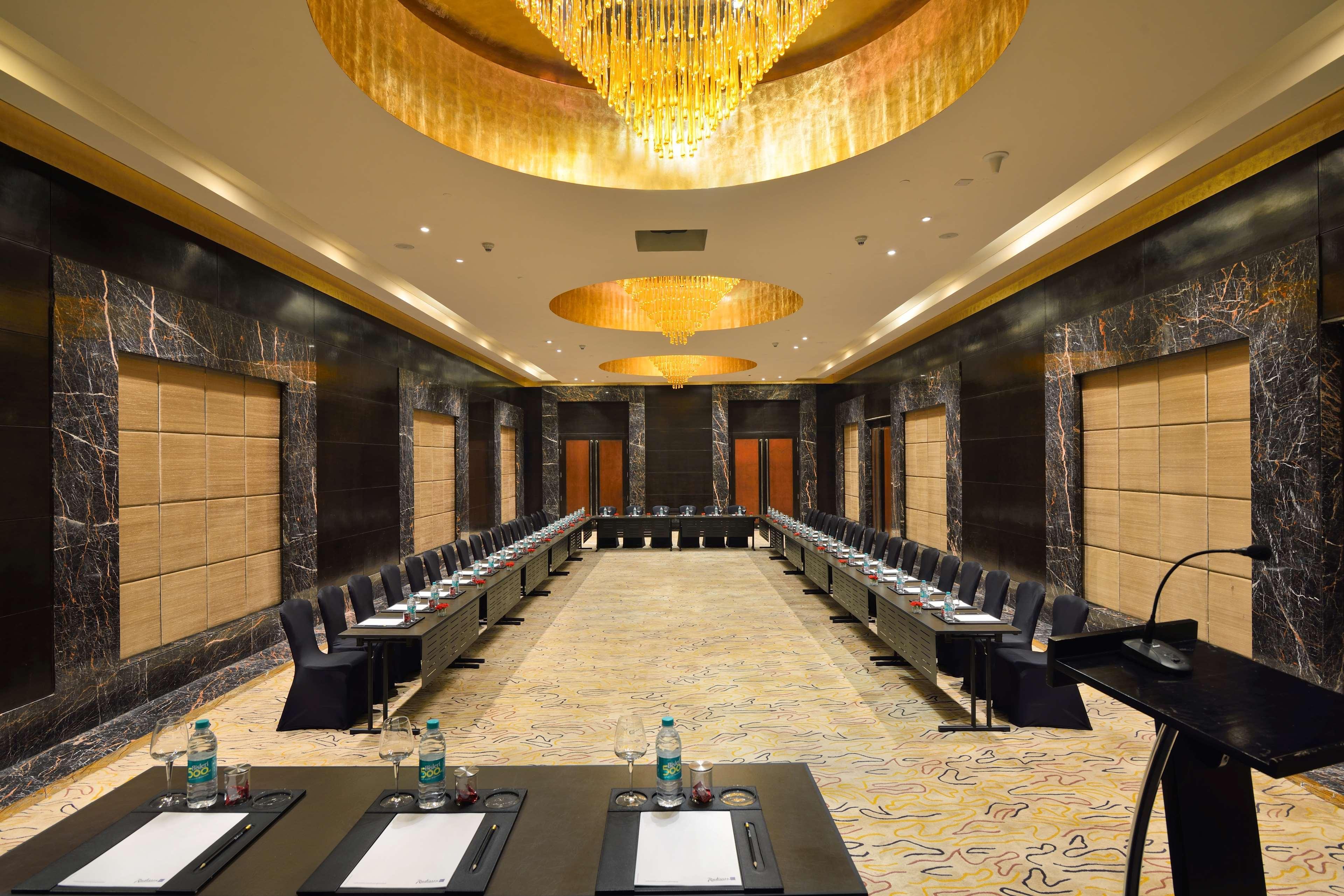 Radisson Blu Kaushambi Delhi NCR Ghaziabad Exterior foto