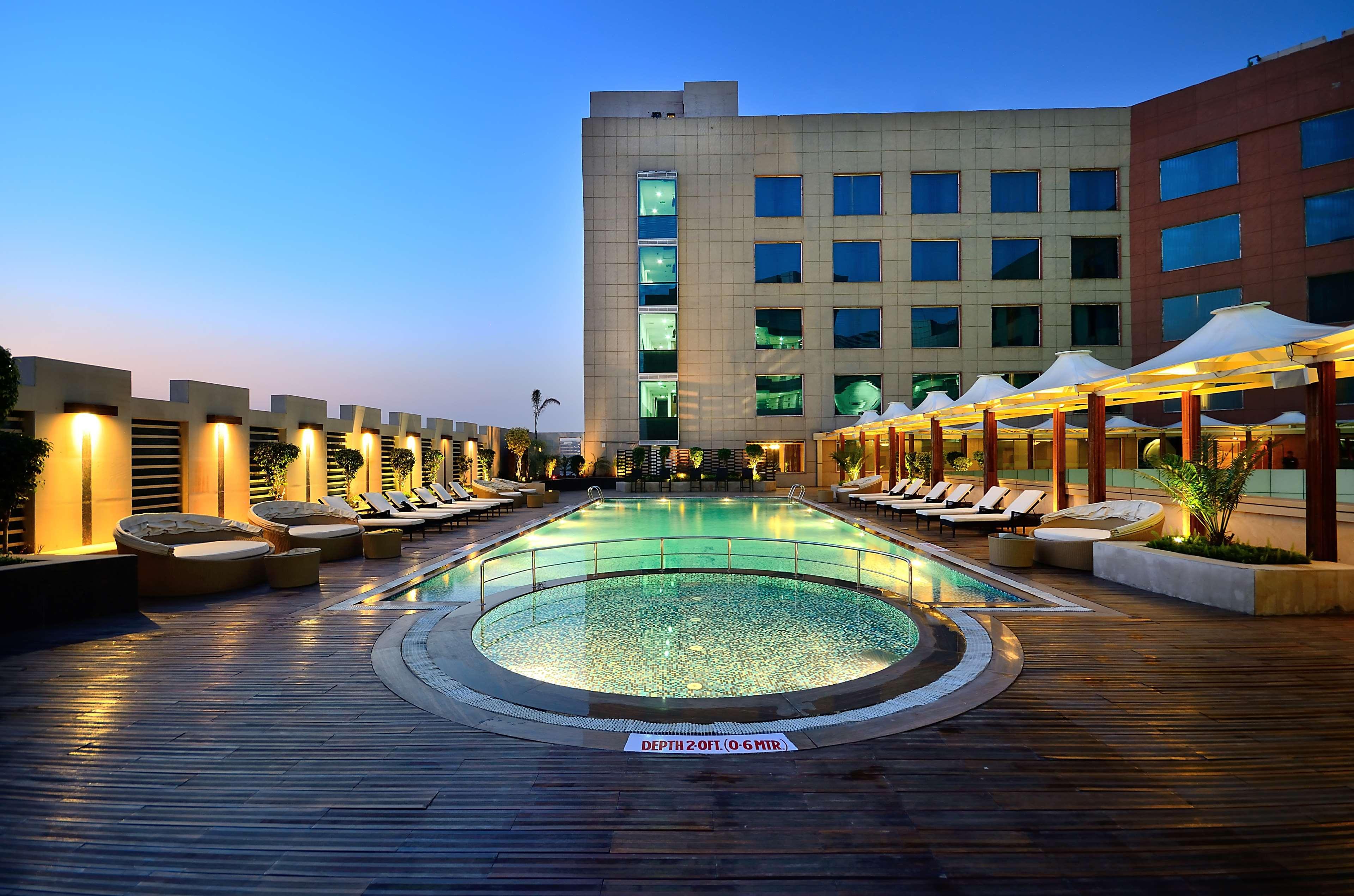 Radisson Blu Kaushambi Delhi NCR Ghaziabad Exterior foto