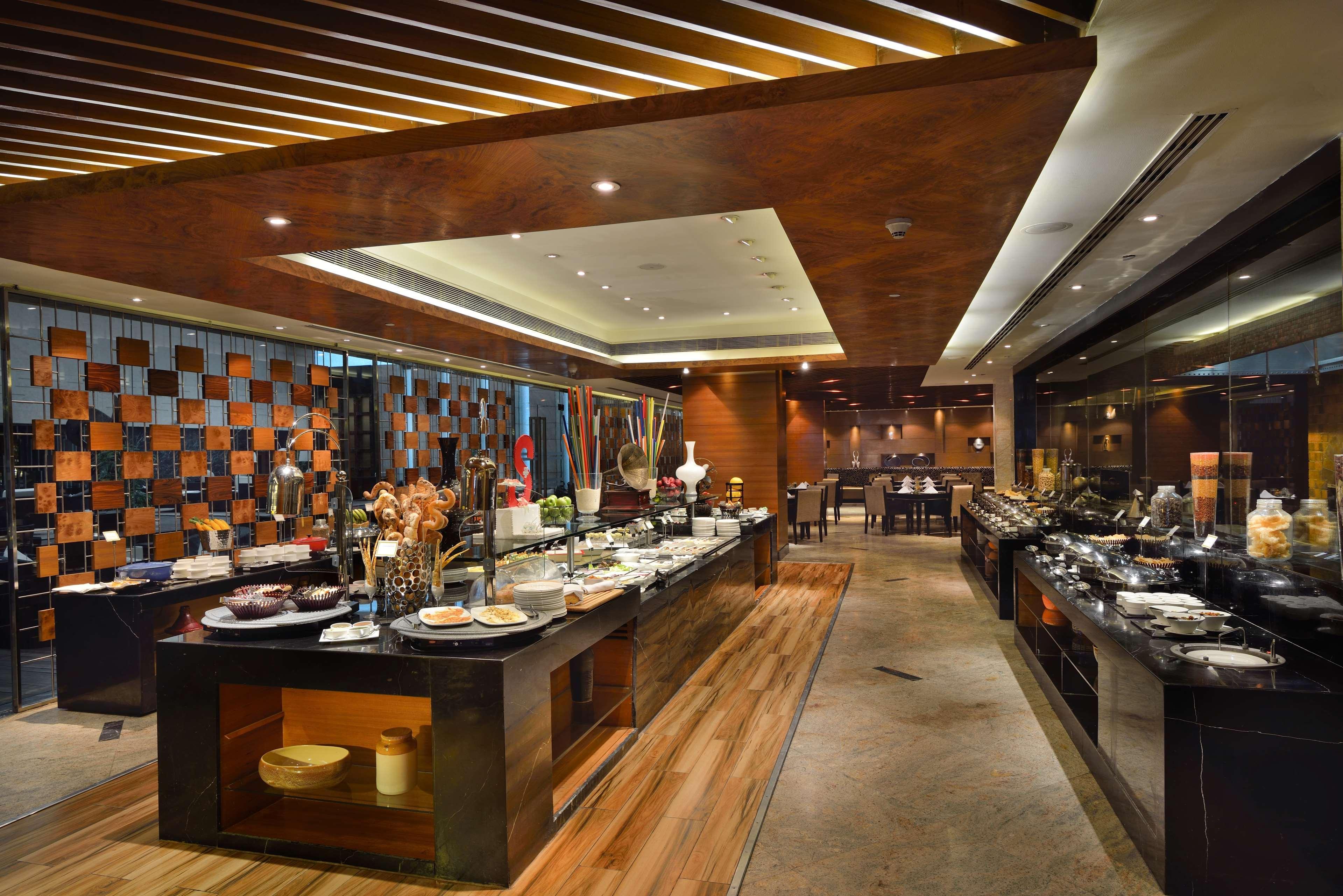 Radisson Blu Kaushambi Delhi NCR Ghaziabad Exterior foto