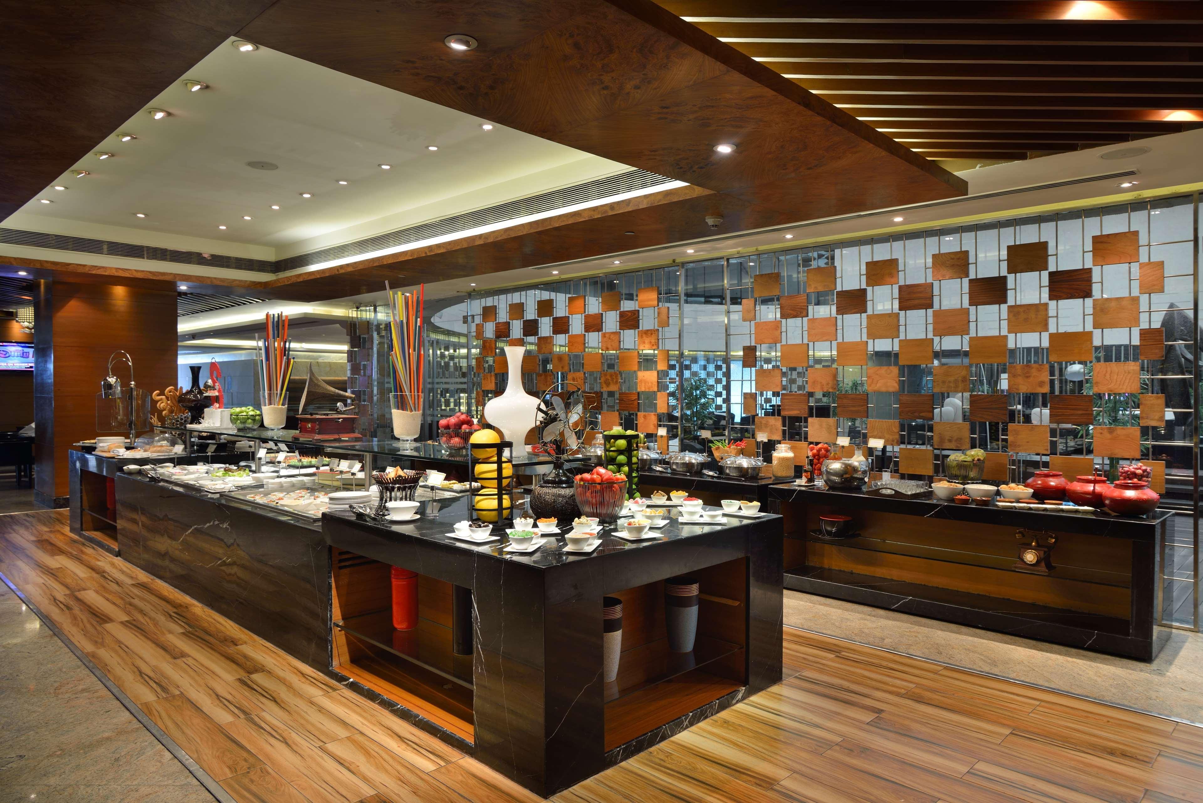 Radisson Blu Kaushambi Delhi NCR Ghaziabad Exterior foto