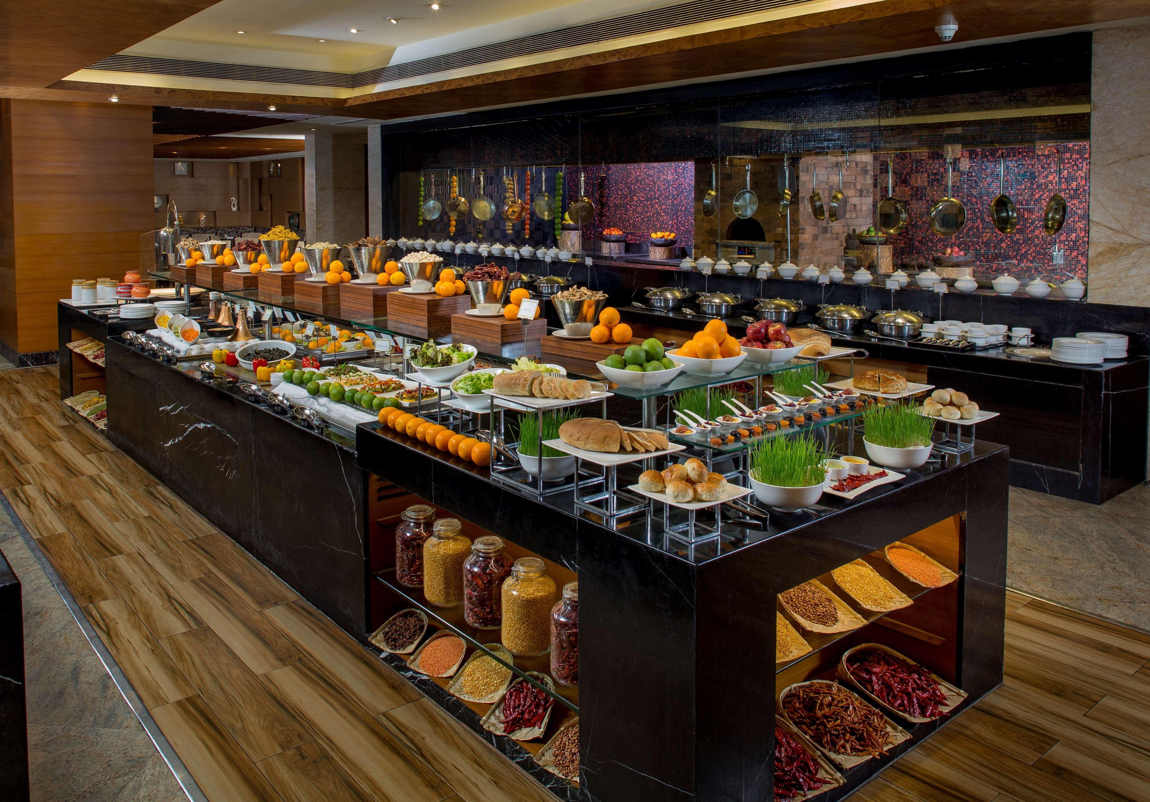 Radisson Blu Kaushambi Delhi NCR Ghaziabad Exterior foto