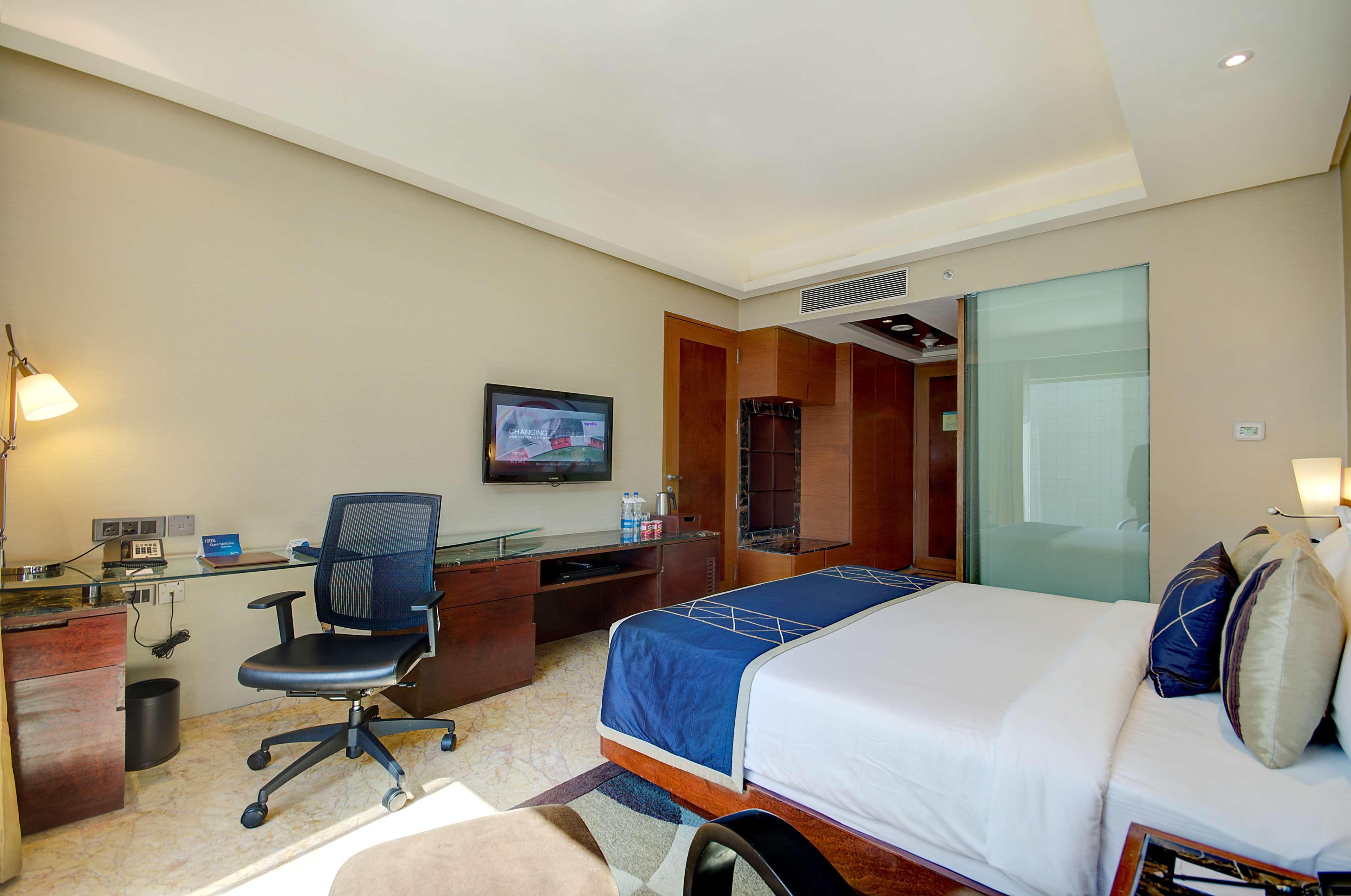 Radisson Blu Kaushambi Delhi NCR Ghaziabad Exterior foto