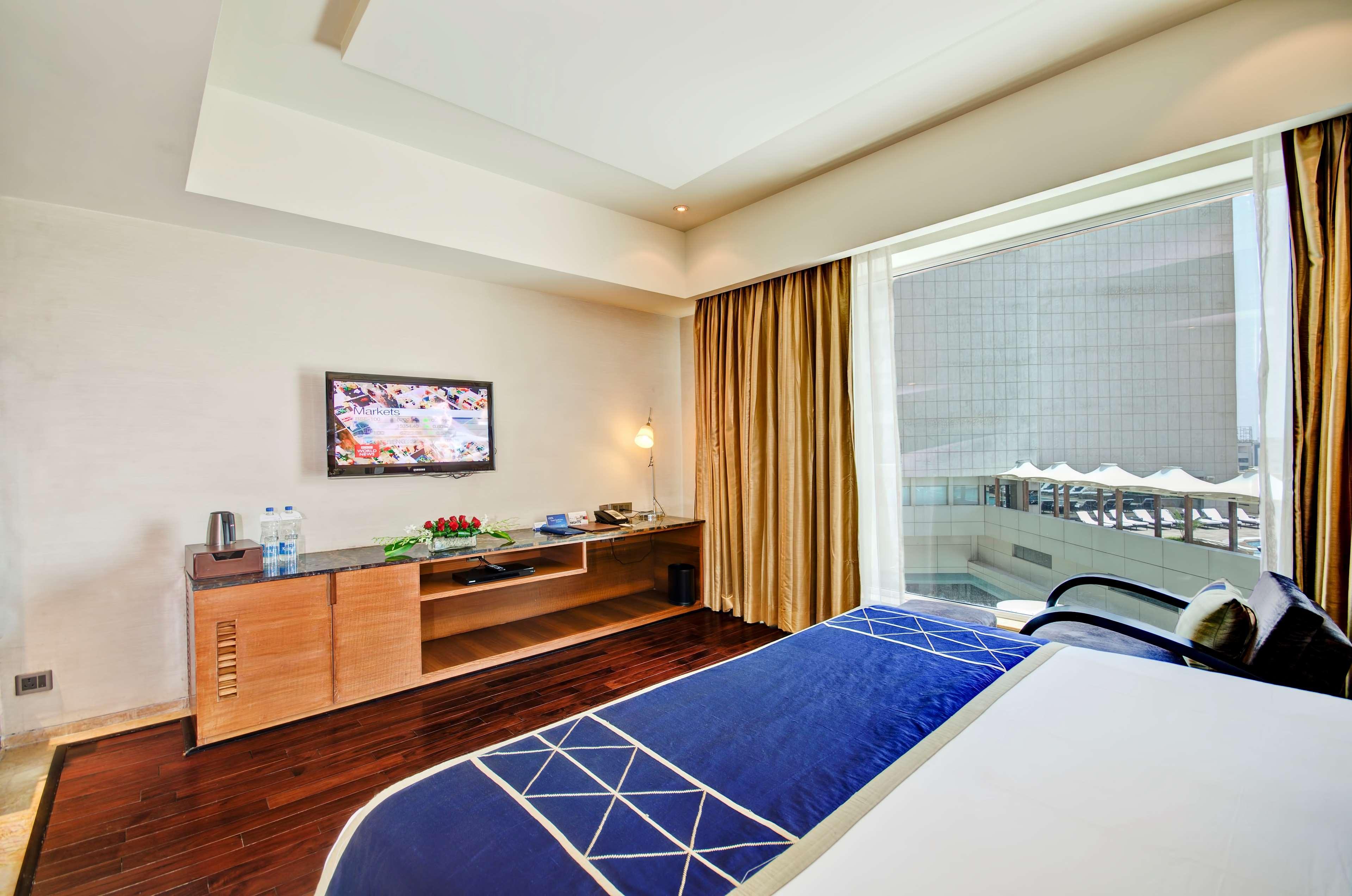 Radisson Blu Kaushambi Delhi NCR Ghaziabad Exterior foto