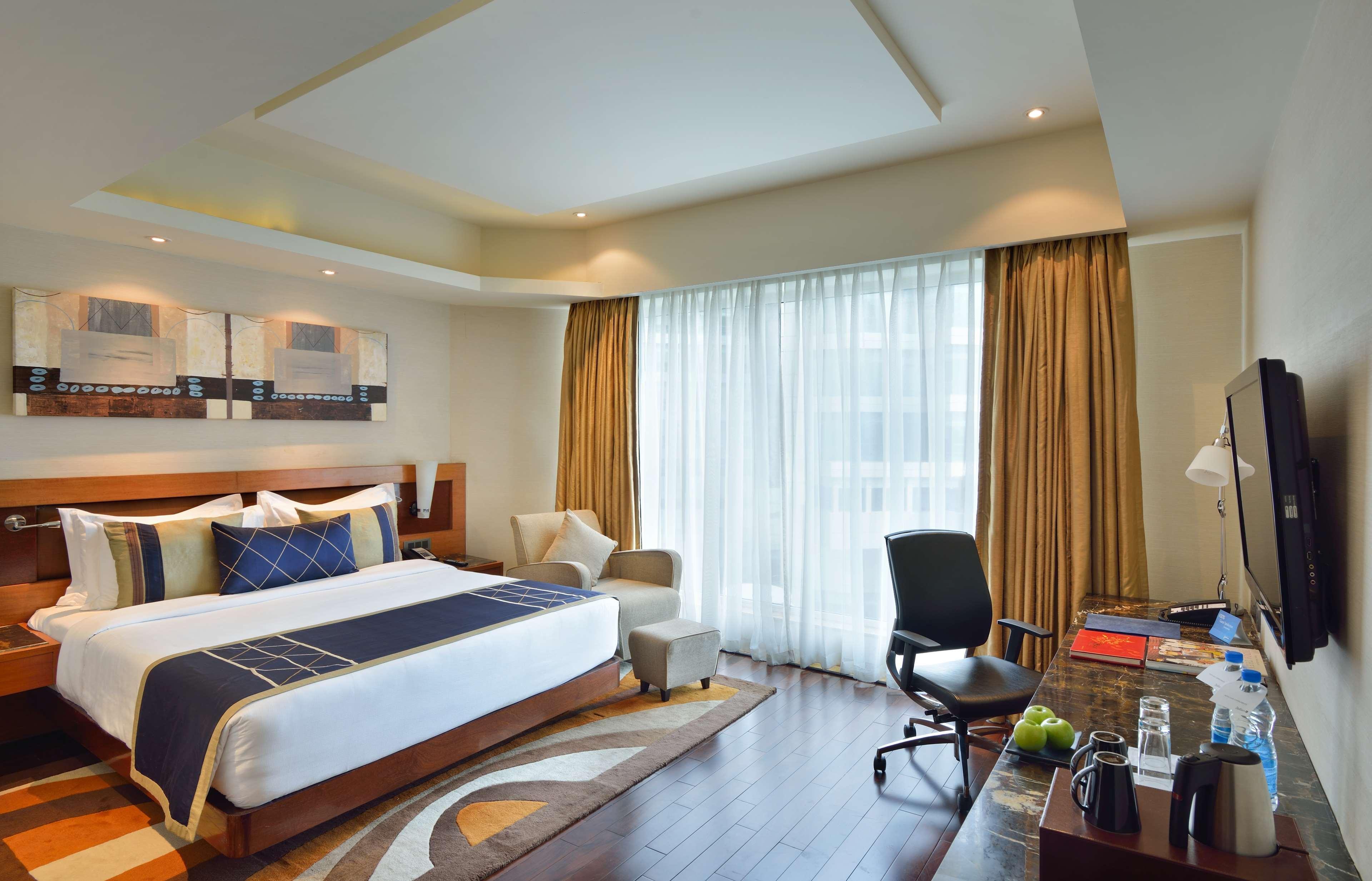 Radisson Blu Kaushambi Delhi NCR Ghaziabad Exterior foto