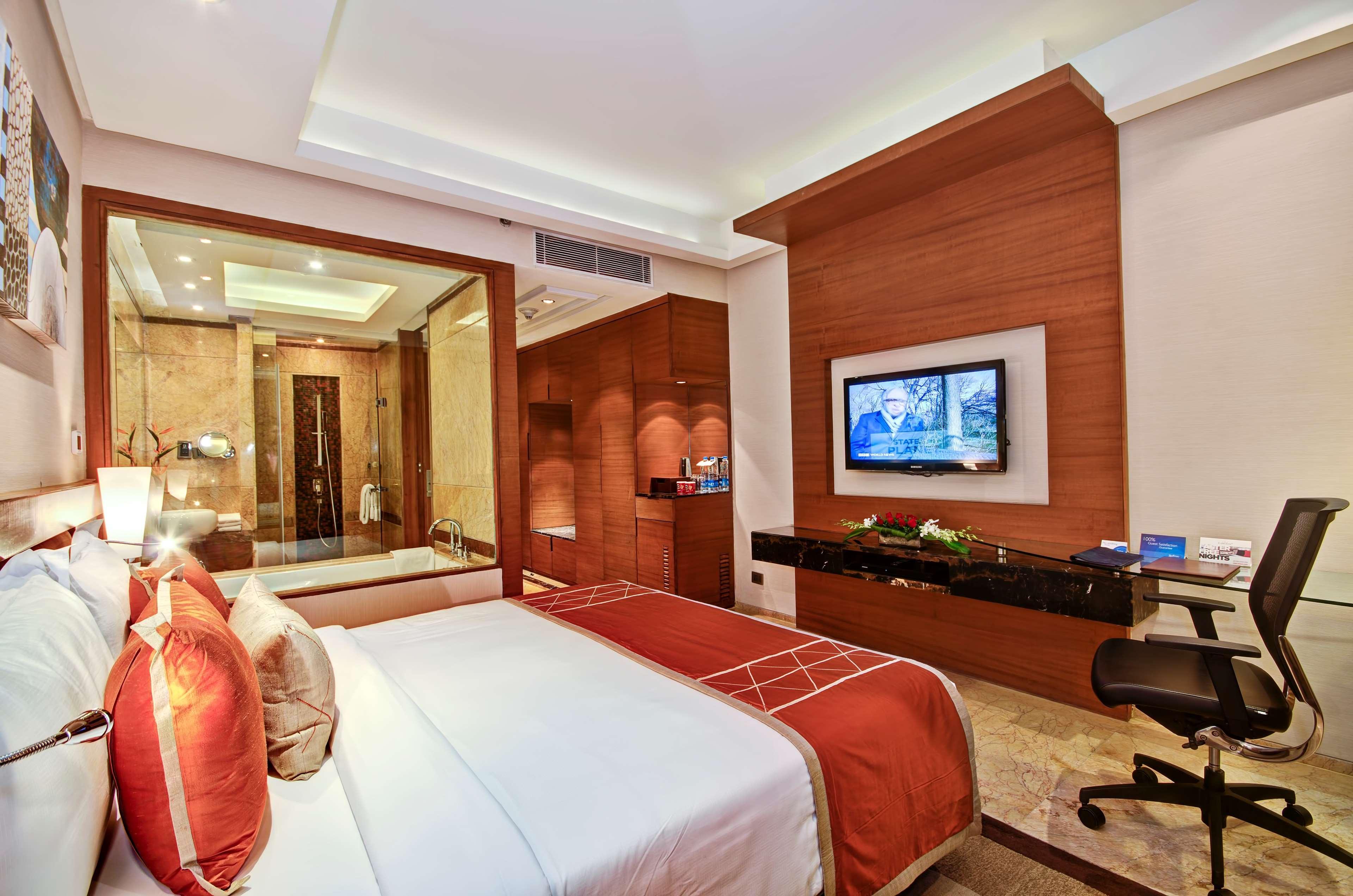 Radisson Blu Kaushambi Delhi NCR Ghaziabad Exterior foto