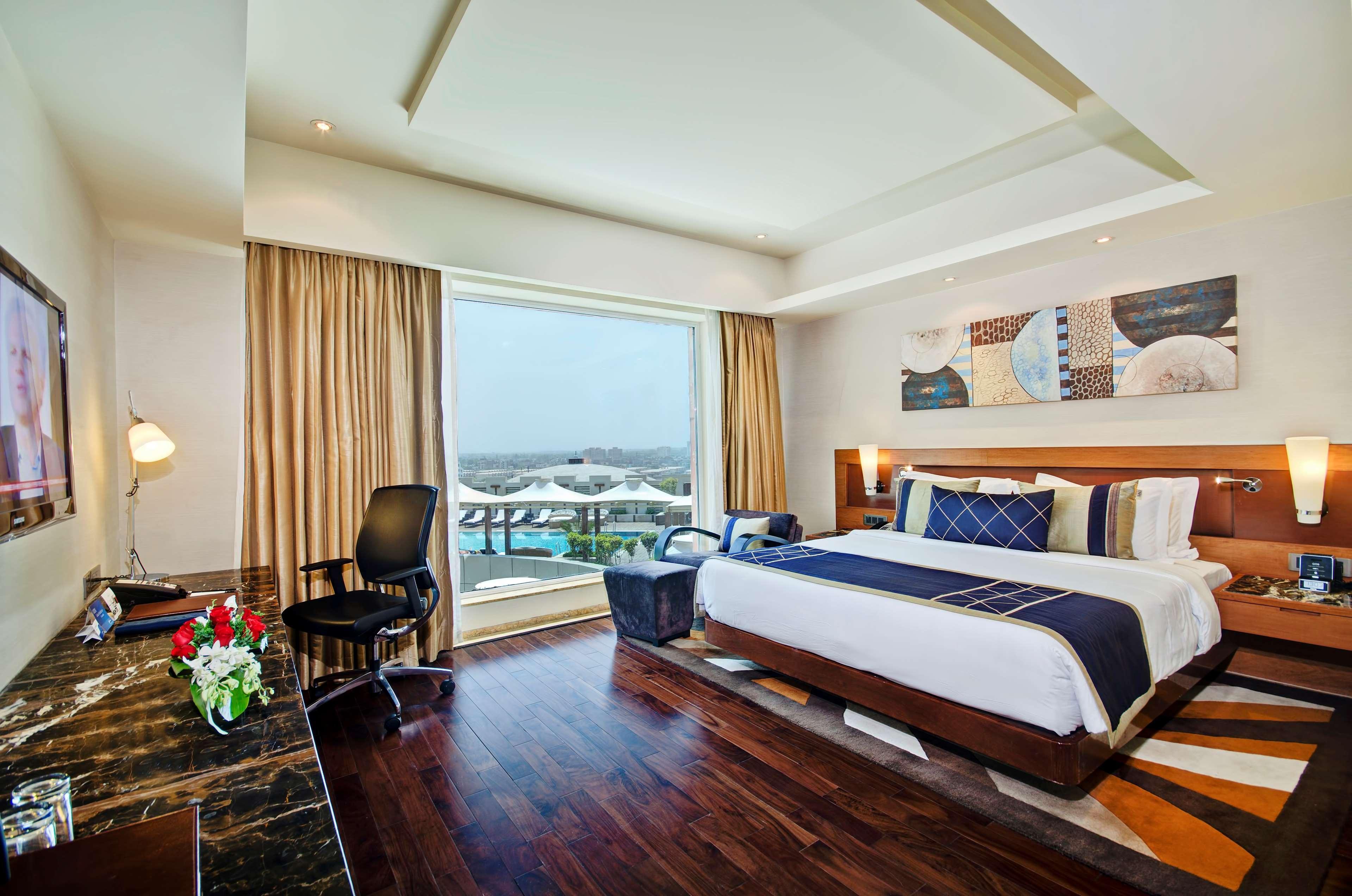 Radisson Blu Kaushambi Delhi NCR Ghaziabad Exterior foto