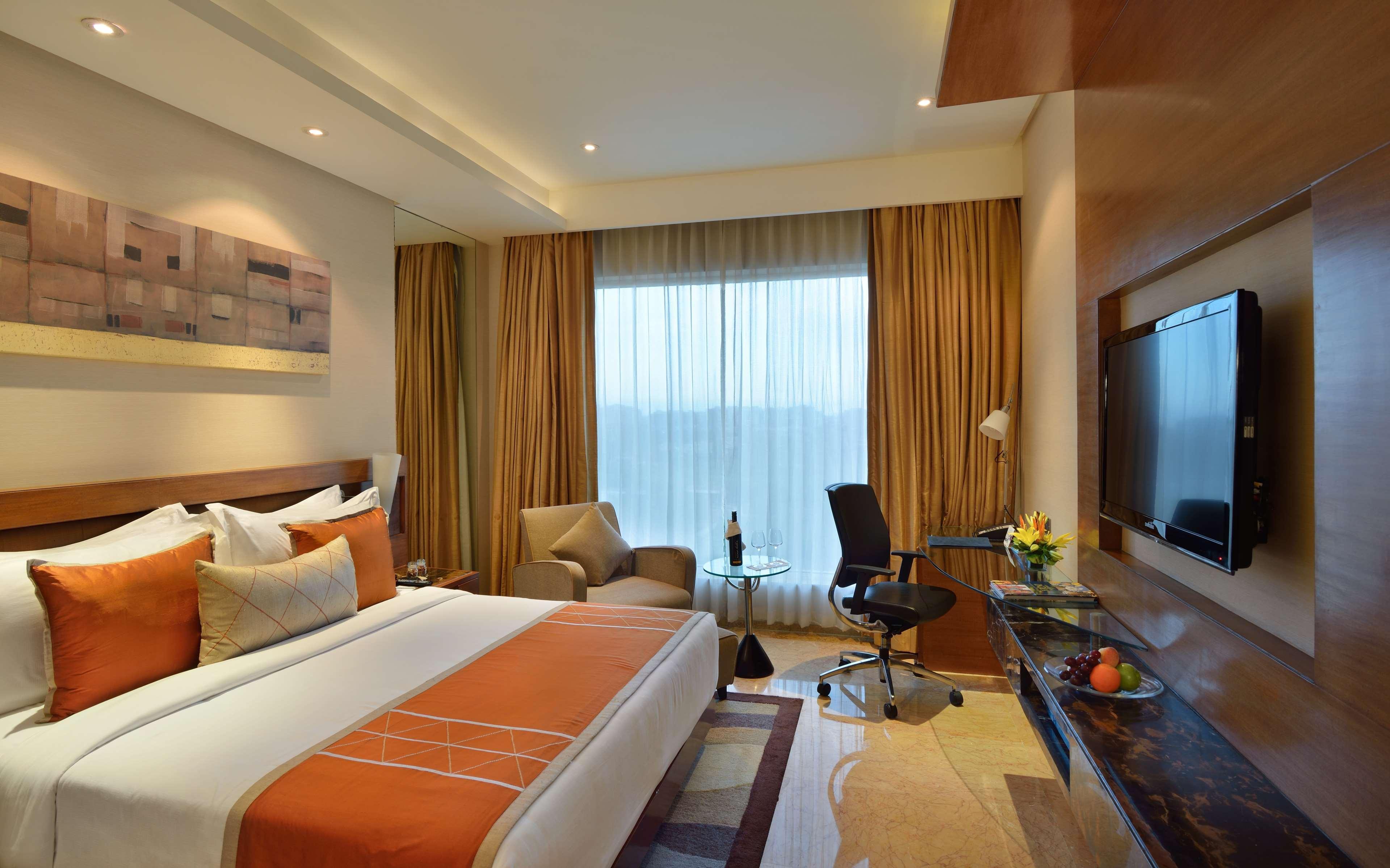 Radisson Blu Kaushambi Delhi NCR Ghaziabad Exterior foto