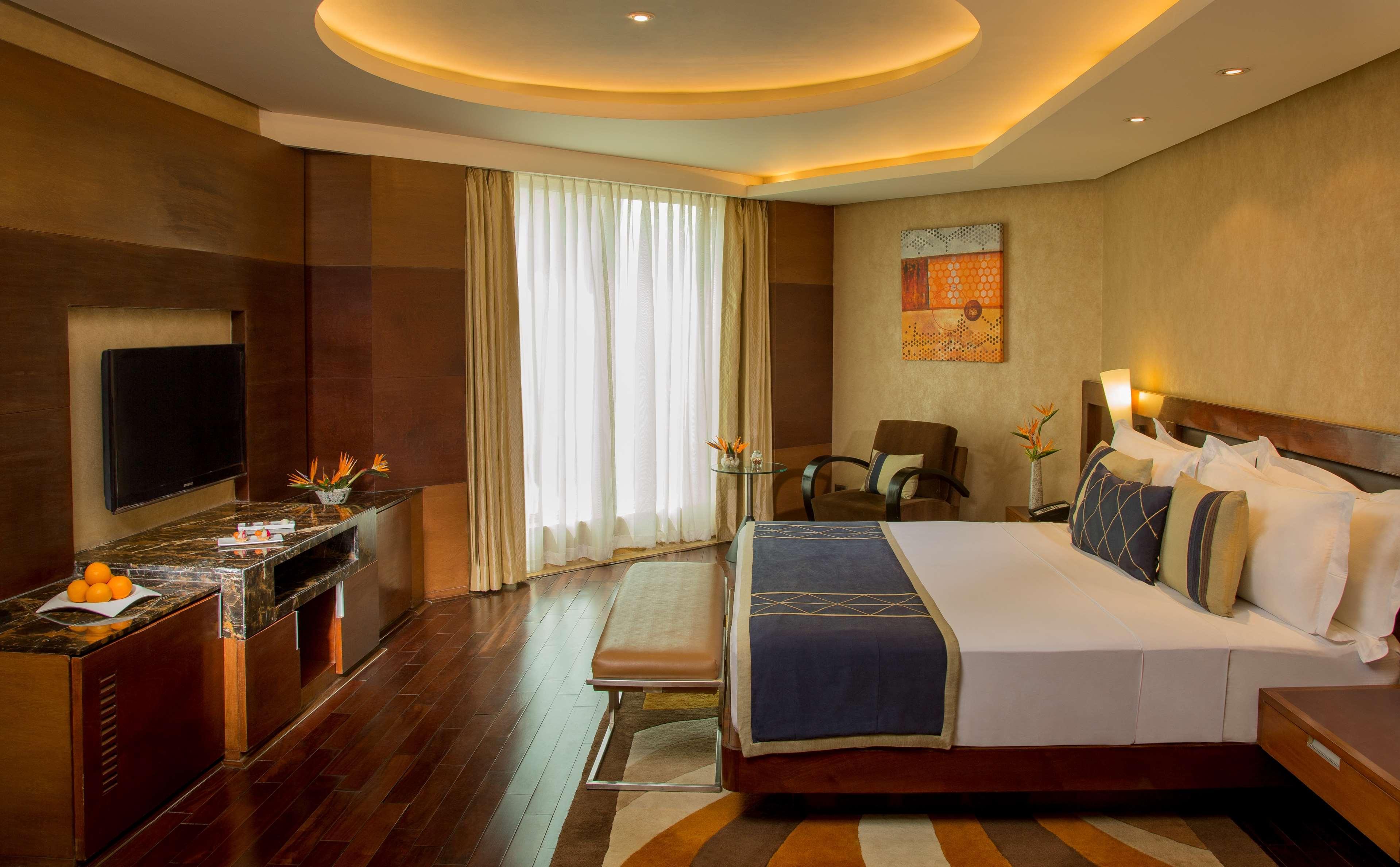 Radisson Blu Kaushambi Delhi NCR Ghaziabad Exterior foto