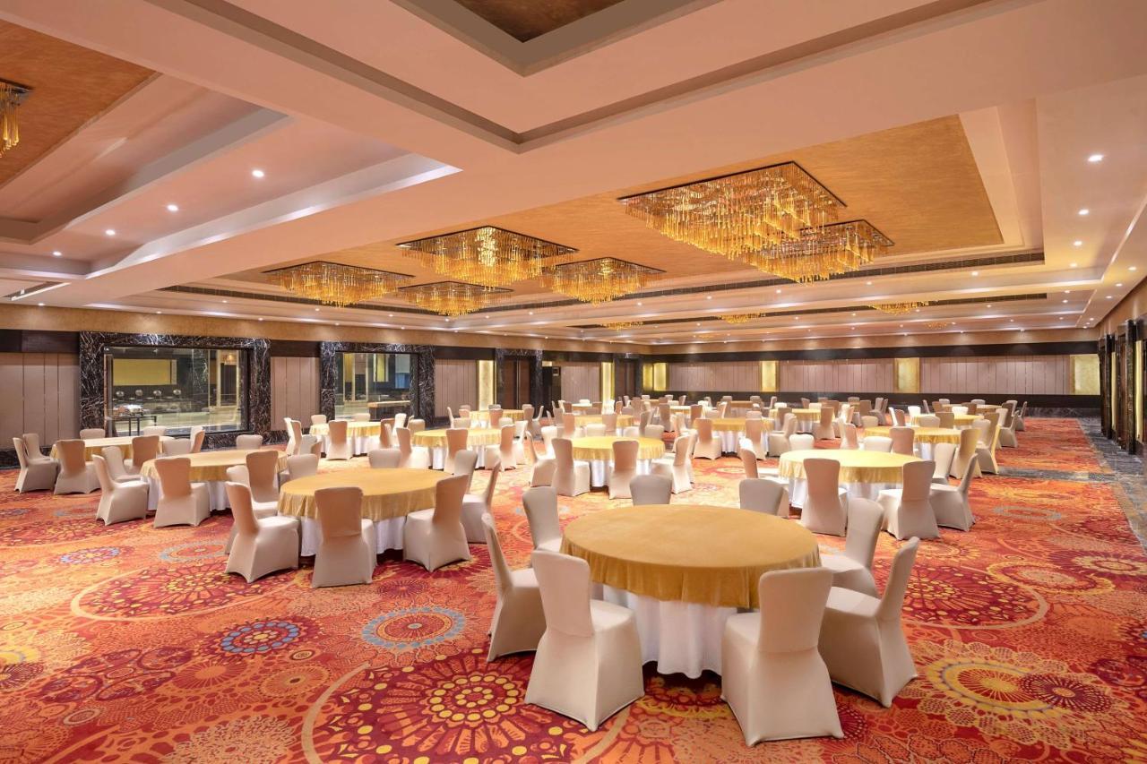 Radisson Blu Kaushambi Delhi NCR Ghaziabad Exterior foto
