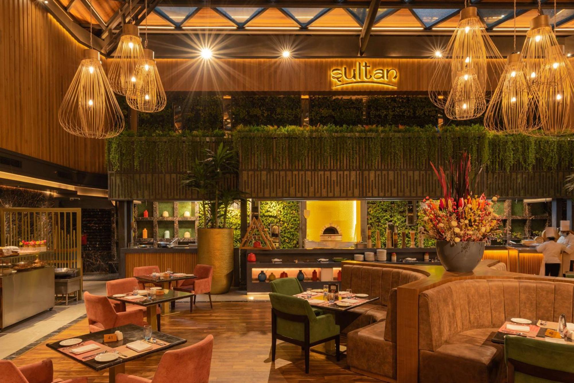 Radisson Blu Kaushambi Delhi NCR Ghaziabad Exterior foto