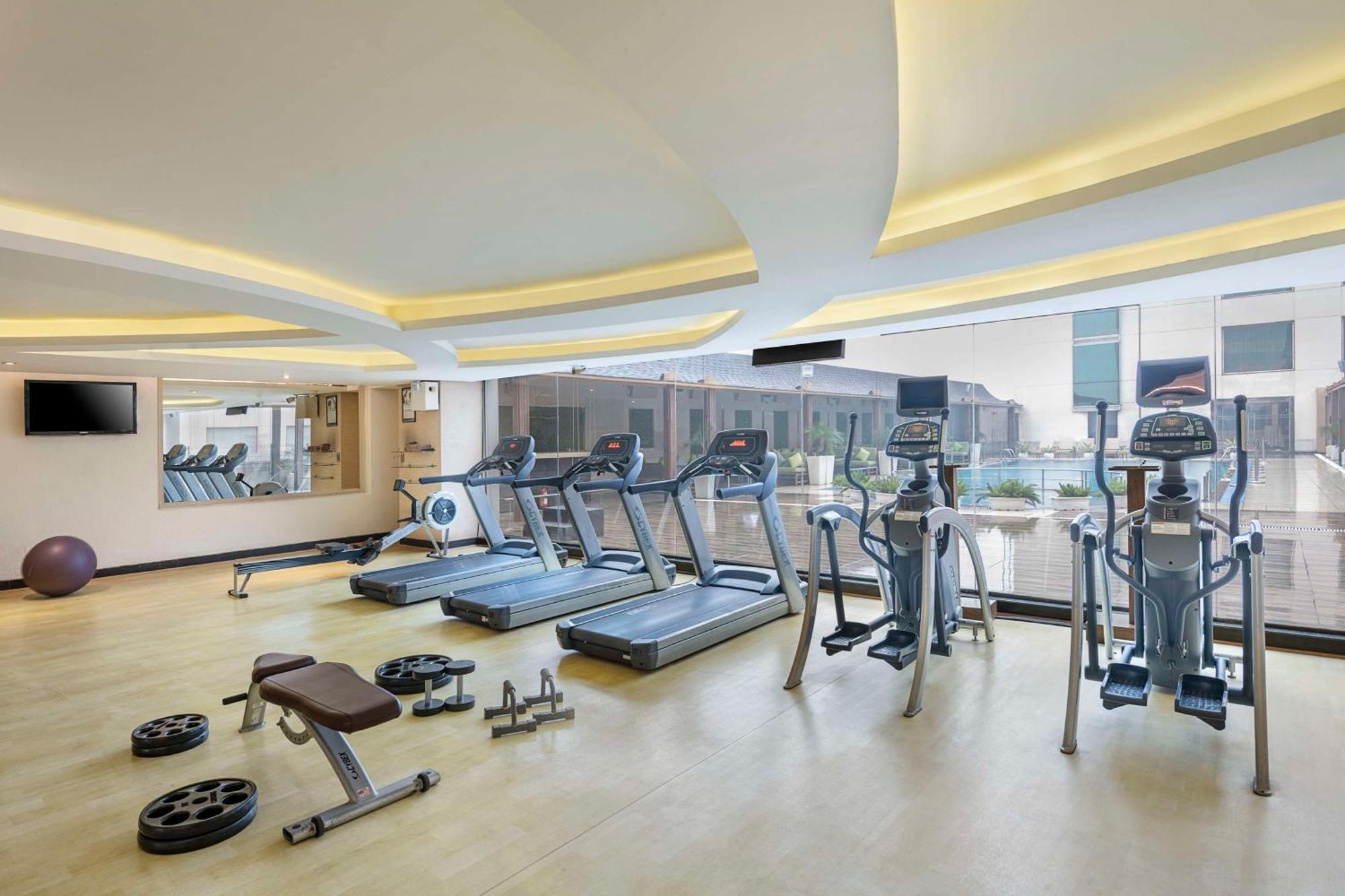Radisson Blu Kaushambi Delhi NCR Ghaziabad Exterior foto