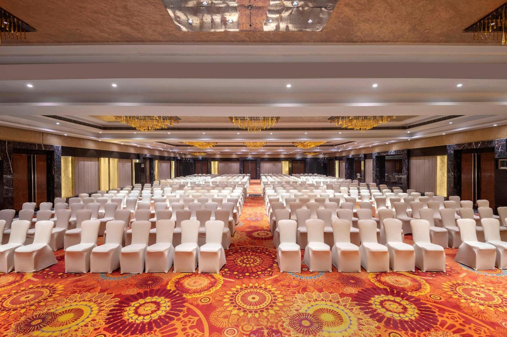 Radisson Blu Kaushambi Delhi NCR Ghaziabad Exterior foto